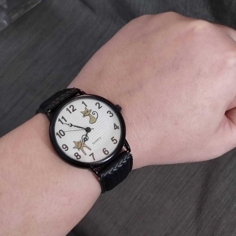 Quartz Watch with Kitty Accents, Runs & Keeps Time, New Battery - Picture 6 of 14